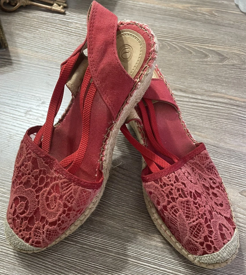 Tacones de cuña Vidoretta para mujer rojos sin cordones de ganchillo hechos en España talla 39 (US 8,5) Foto 2 de 4
