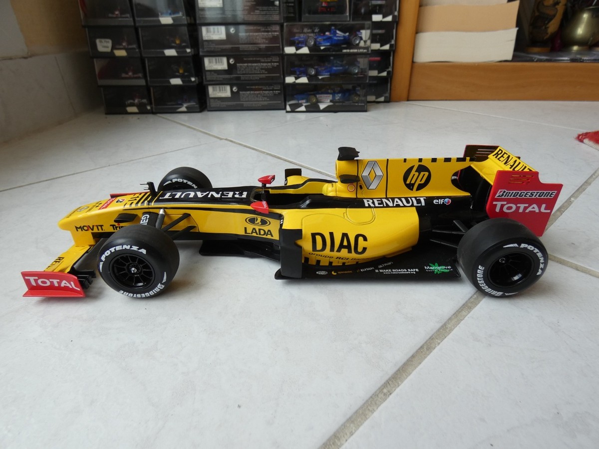 Renault F1 Team Robert Kubica #11 Showcar 2010 1/18 Minichamps F1