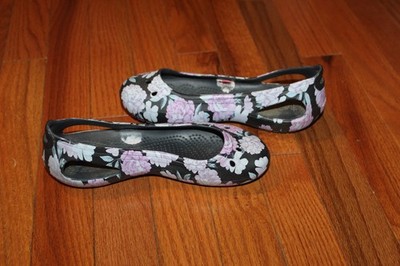 Crocs Kadee Women Shoes Size 6W Black  White Floral Print Slip On Ballerina Flat