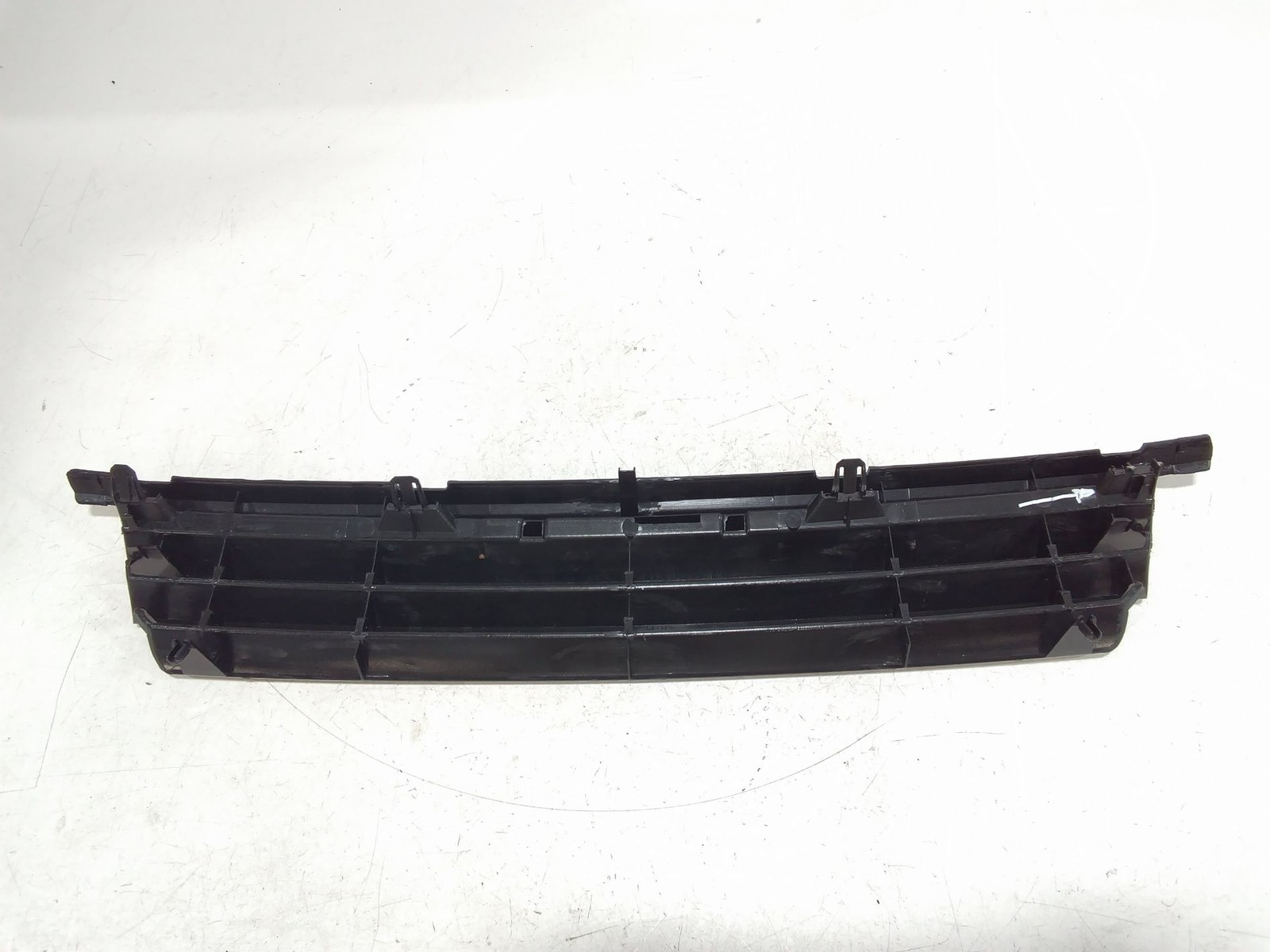 Calandre pour Polo 3 pour remplacer une grille avant cassée ou usée sur Phase 1 6N0853653B01C