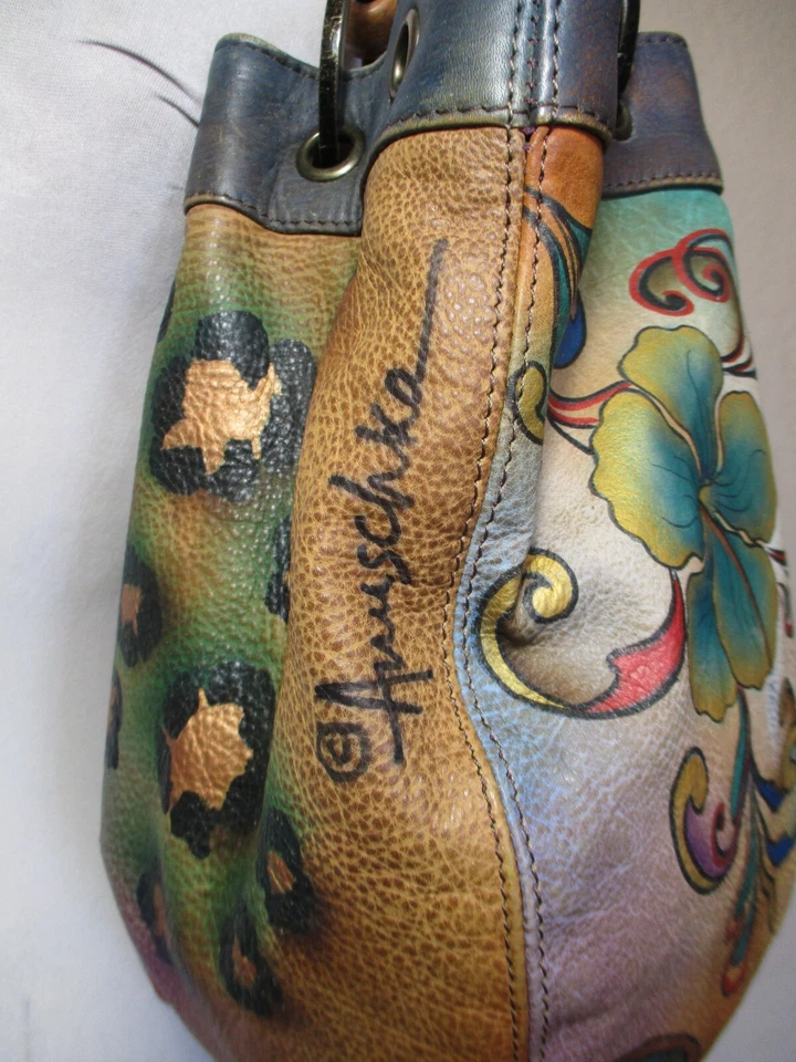 Bolso de mano de cuero Anuschka plumas de pavo real mariposas flores Foto 3 de 4