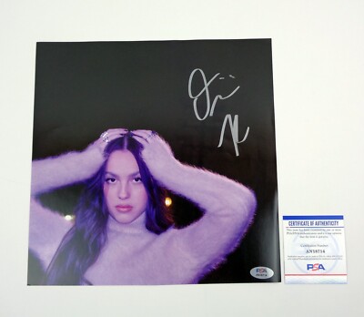 Olivia Rodrigo GUTS 直筆サインのみ Olivia Rodrigo Guts Sour Signed Autograph Record Poster PSA/DNA