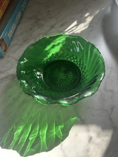 Vintage Anchor Hocking Forest Green Glass Bowl In Diamond Swirl Pattern