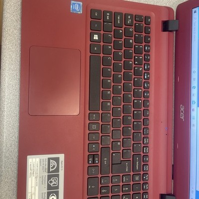 15,6'' Acer Aspire E15 ES1-512 Laptop - Intel N2840 CPU / 4GB RAM / 1000GB