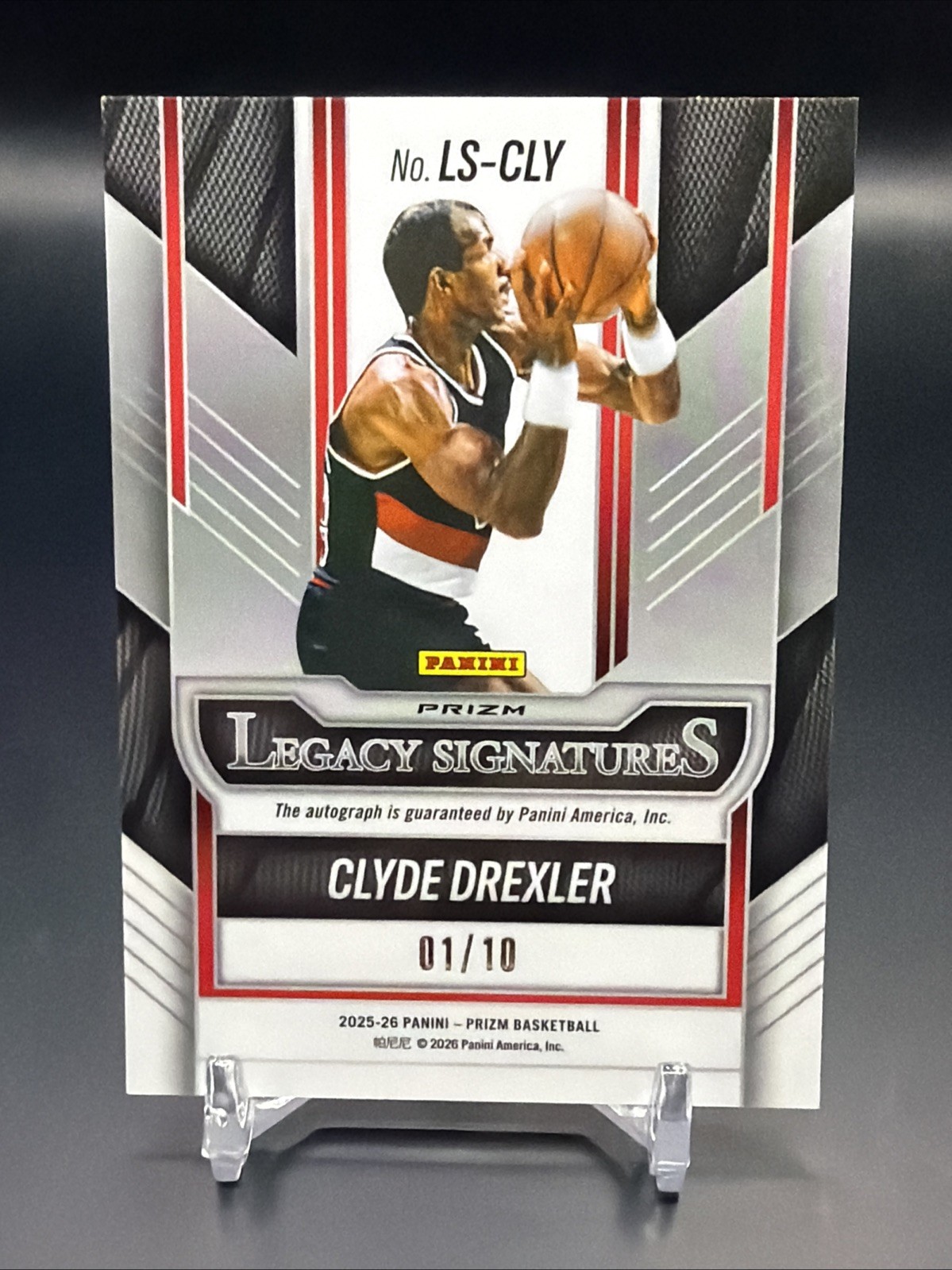 2025-26 Prizm Basketball Clyde Drexler Legacy Signatures True Gold /10 Auto view 2