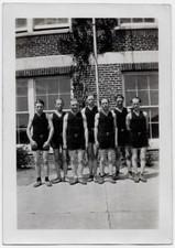 OLD PHOTO TEEN BOYS HIGH SCHOOL BASKETBALL TEAM 1920S