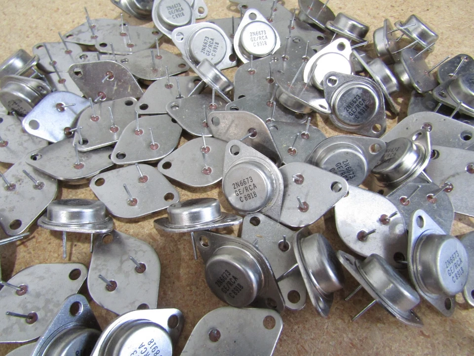 Lot of 300) 2N6673 Solid State Device T03 Case NOS - Image 3 of 4