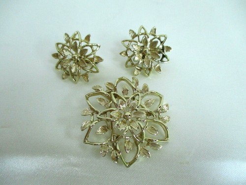 Vtg Sarah Coventry Gold Tone Open Work Design Floral Brooch and Clip Earrings  - Picture 1 of 7