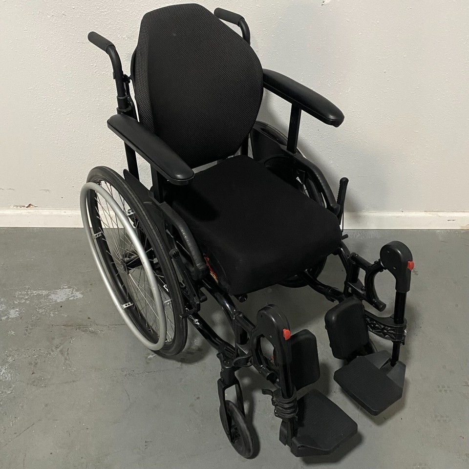 MOTION COMPOSITES HELIO A7 LIGHTWEIGHT MANUAL WHEELCHAIR WITH ELEVATING
