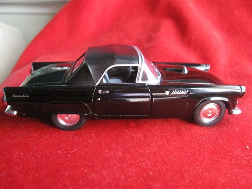 Welly Diecast Ford Black Thunderbird Soft Top 1/38 - 4 1/2 - Picture 3 of 12