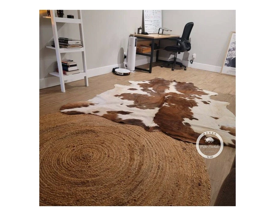 Cowhide Rug - Light Brindle Tricolor High Quality Hair on Hide Size:Large(L)W306 - Image 3 of 4