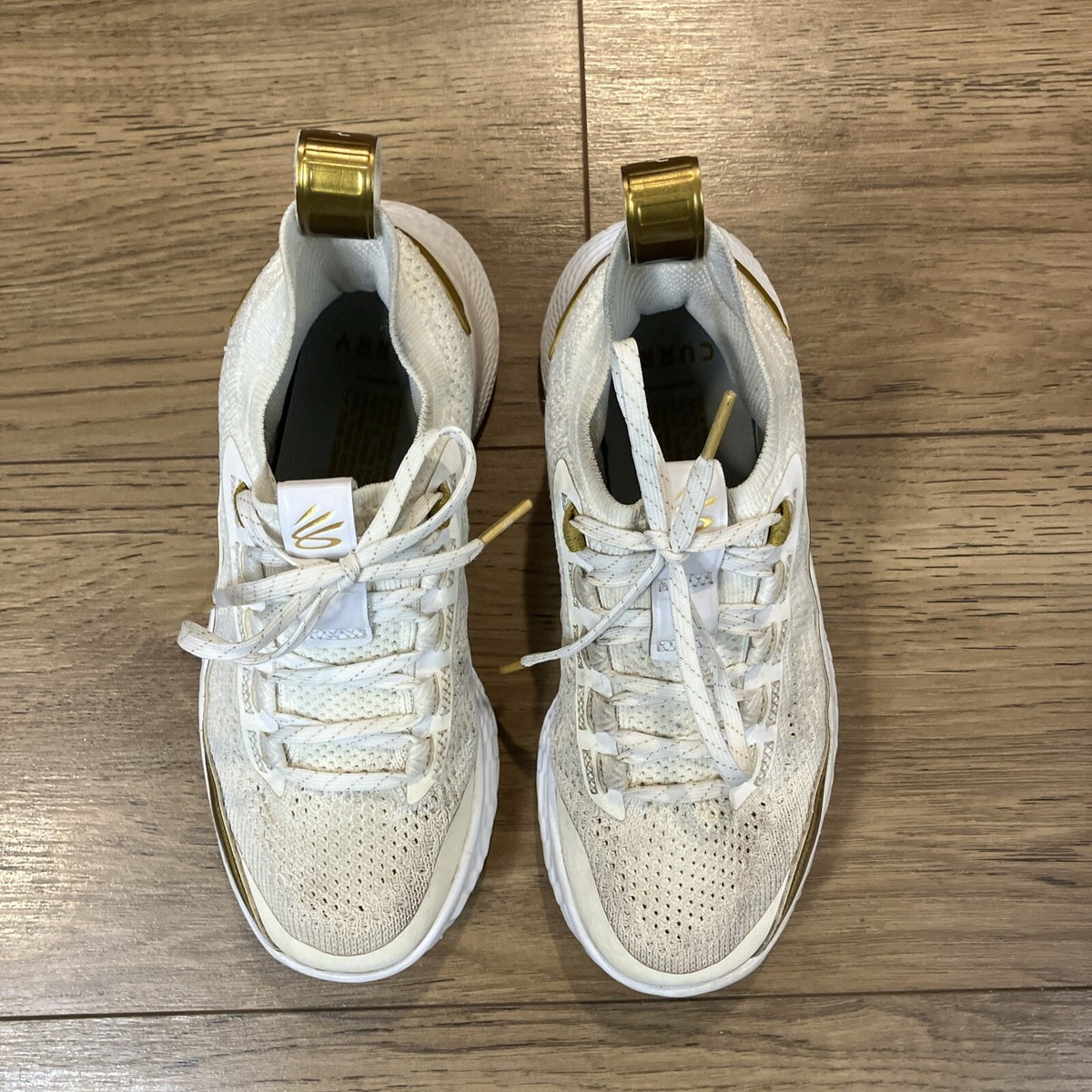 Youth 5.5 Under Armour Curry Flow 8 Golden Flow Basketball