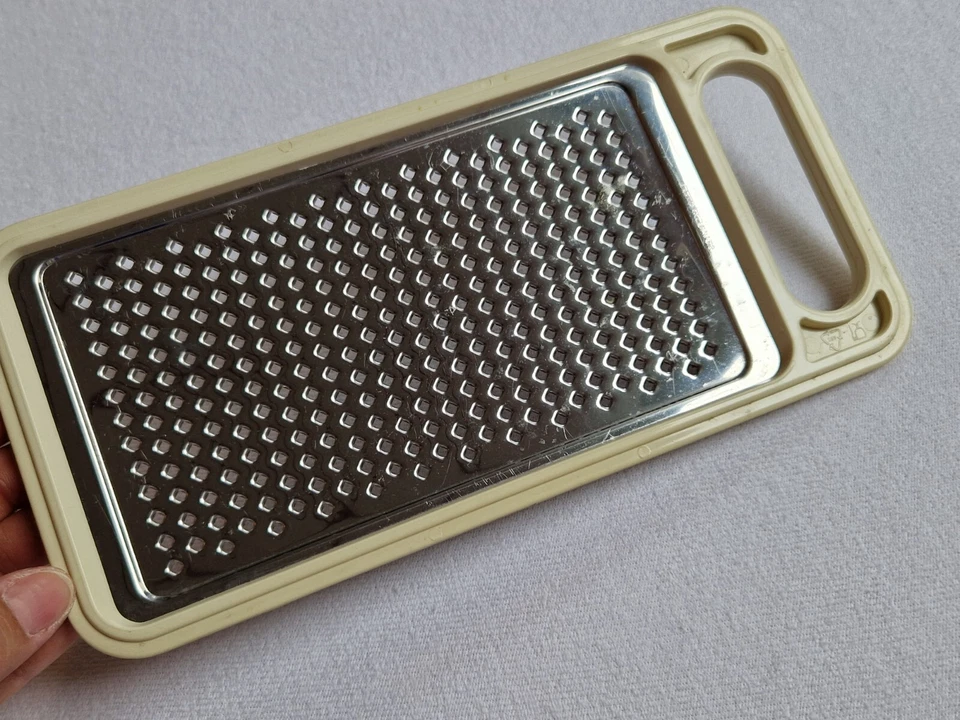 Rohkostreibe - Küchenreibe Allzweckreibe Gemüsereibe - sehr scharfe Reibefläche