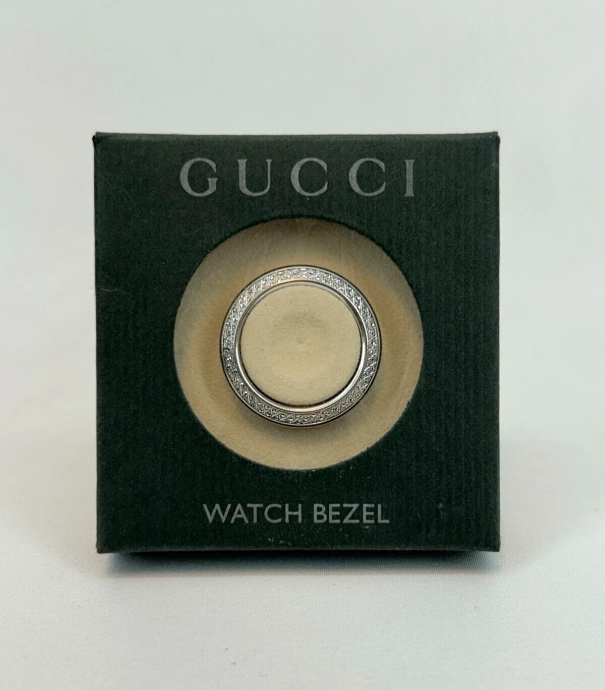 Montre Gucci lunette argent taille diamant authentique 1100  11/12  11/12.2 Excellent état