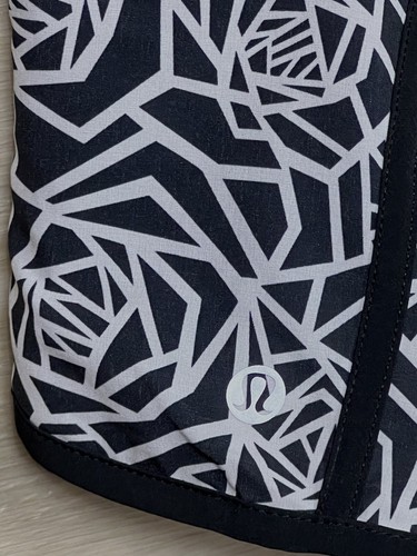 Lululemon Tracker Short III Medium Rise 4” Size 8 🦄 CDSW/BLK 64267 - Picture 3 of 7