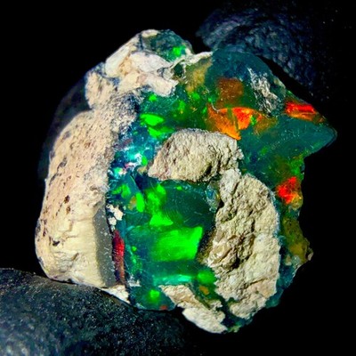 Black Fire Opal Roh, Äthiopischer Opal Edelstein, Natur Opal Roh 7.5 Ct 14x13 mm
