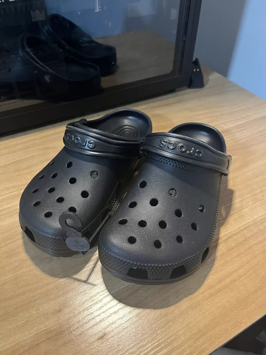 Crocs Classic Clog Women s Size 6 Men Size 4 Black