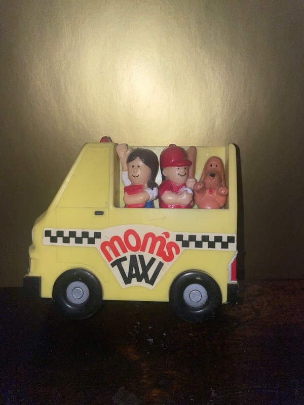 Vintage Gift Co. 3D Mom Yellow Checkered Taxi Refrigrator Magnet Kids Dog