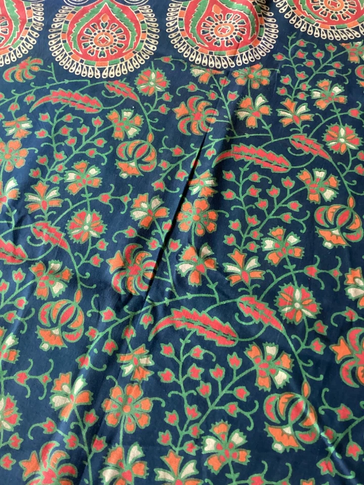 Nappe Coton imprimé en Inde époque milieu XXe, état neuf, dimension 202 x 138 cm - Photo 3/4