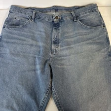 Men's Wrangler Blue Jeans 40x30 Regular fit Straight Leg Light Wash