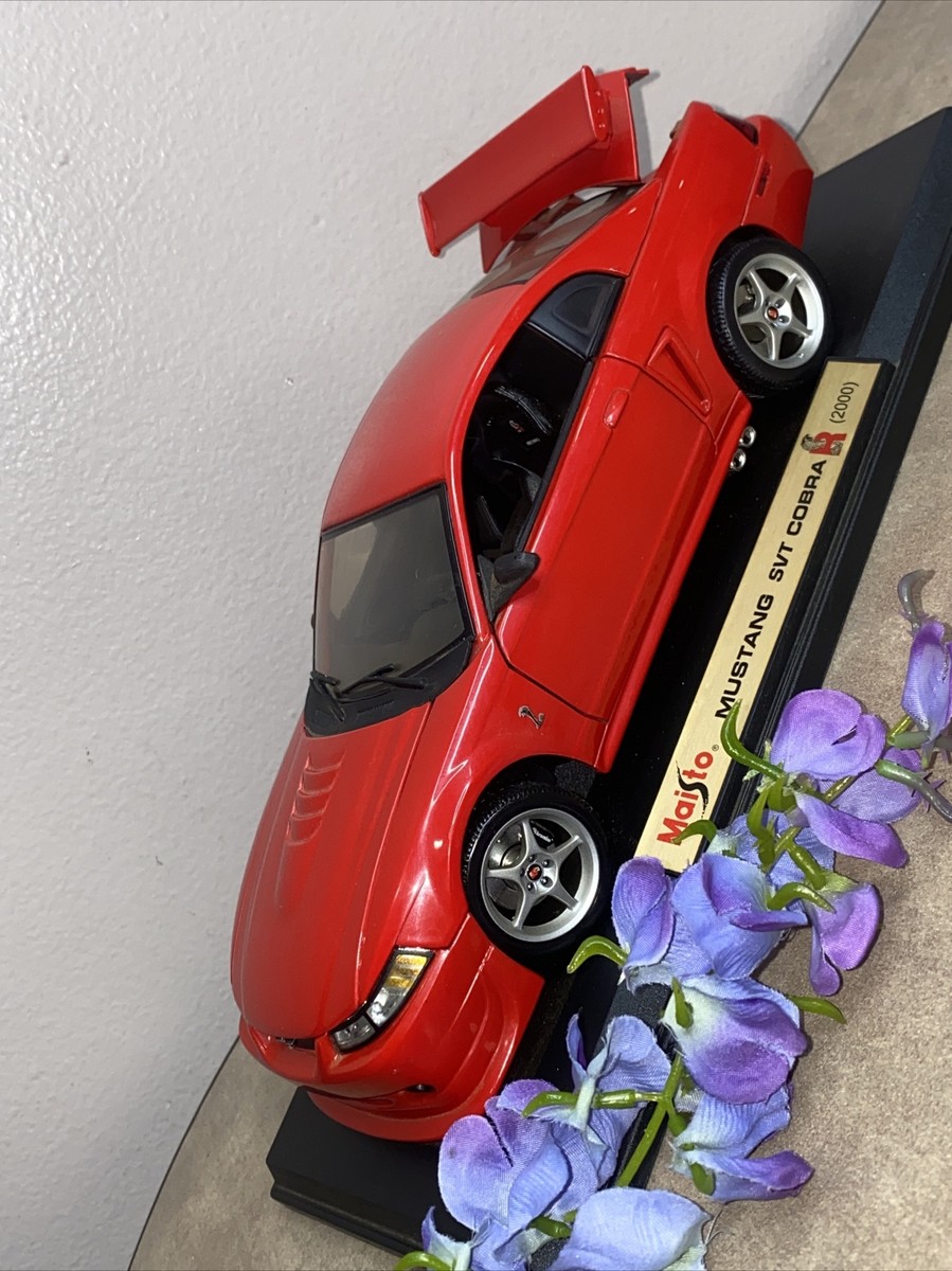 Maisto 2000 Ford Mustang SVT Cobra R Hardtop 1:18 Scale Diecast