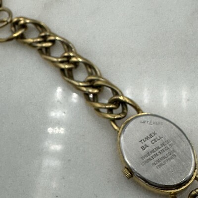 Timex ladies gold tone curb chain bracelet watch NEW BATTERY Vintage Women main image 2