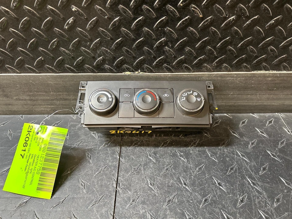 Chevy Silverado 2500HD 2010-2012 panel de control de temperatura manual HAC * (clip roto) Foto 2 de 4
