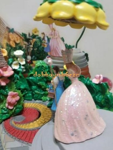 Hallmark 2006 I'll get you my pretty Wizard of OZ Tabletop Christmas Please READ - Picture 2 of 2