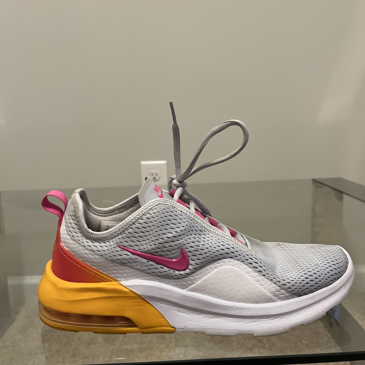nike air max motion 2 gray pink