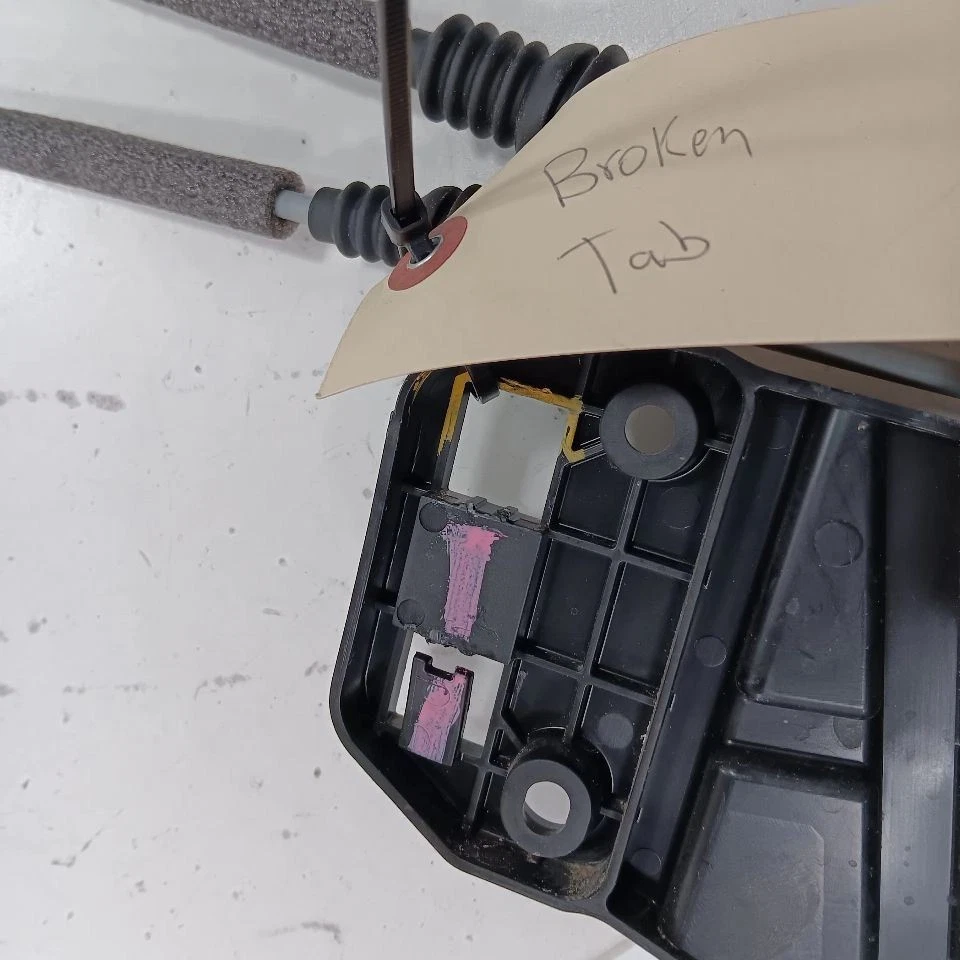 Cerradura de pestillo de puerta trasera izquierda Jeep Compass 2021 2020 2019 2018 2017 Foto 2 de 4