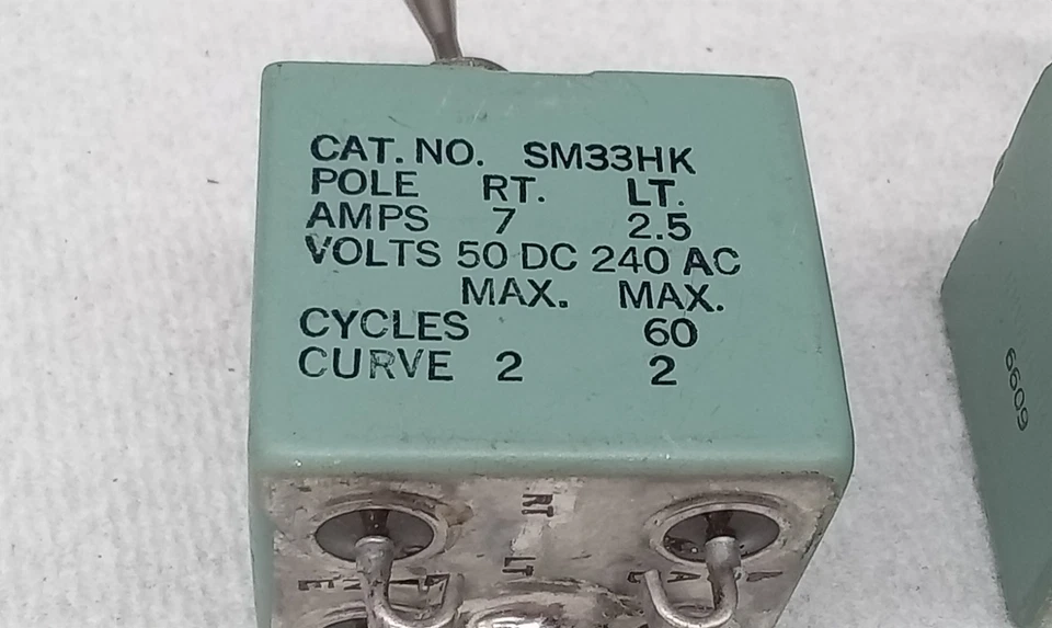 2 NOS Heinemann SM33HK / 7A - 50 DC - 240 AC - 60-Cy Interruptor de palanca Foto 2 de 4