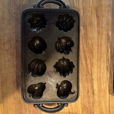John Wright Cast Iron muffin bake pan Wrightsville PA Pumpkins apples Pears...