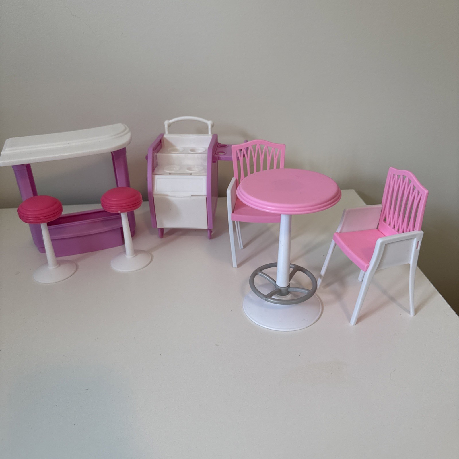 VINTAGE 1998 BARBIE SWEET TREATS SHOP CANDY & ICE CREAM PARLOR Cafe Table Chairs