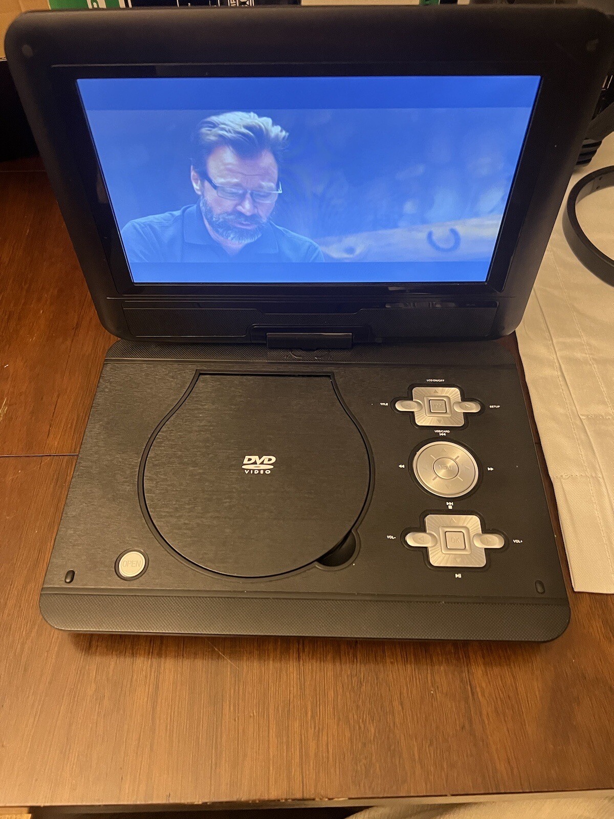 10.1 Inch Portable Rechargeable DVD Media Player With Swivel Screen eBay