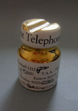 PIERO FORNASETTI MILANO LONDON TELEFONNUMMERN PORZELLAN BRIEFBESCHWERER