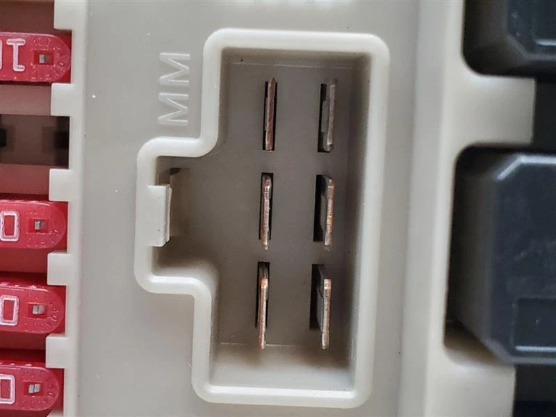 Коробка предохранителей управления кузовом Infiniti M35 M45 Nissan Titan Xterra передняя SAM PP-T30-M10 - Изображение 2 из 4