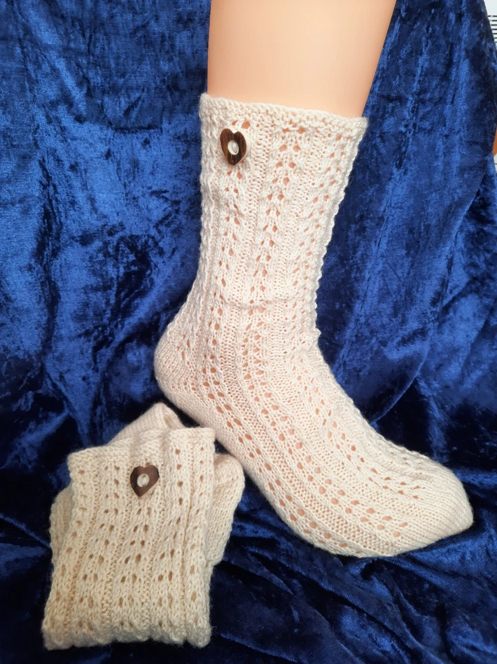 2 Piece Real Deer Antler Button 2 Hole Heart Or Round for Knitwear Costume - Image 4 of 4