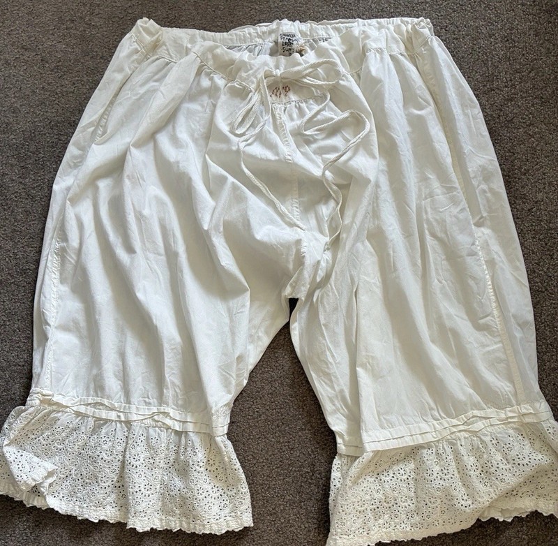 MAGNOLIA PEARL  STUNNING     WHITE / CREME   DUCHESS BLOOMERS   s. O.S.    NWT