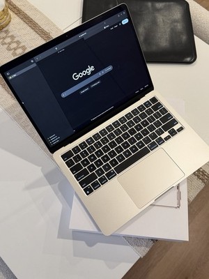 Apple MacBook Air 13.6-inch M2 8GB RAM 512GB SSD Gold Laptop