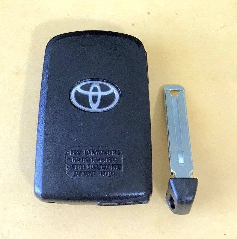 OEM 2012 2013 2014 2015 PRIUS C SMART KEYLESS PROXIMITY REMOTE FOB 89904-0E091 - Image 3 of 3