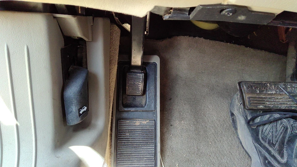 Conjunto de pedal de freno de estacionamiento Cadillac Seville 1999 unidad de emergencia completa OEM Foto 3 de 4