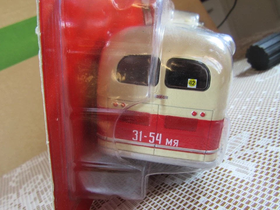 A267 IXO 35 Zis 154 Russia 1946 Beige USSR Bus of the World 1:43 Box - Image 4 of 4