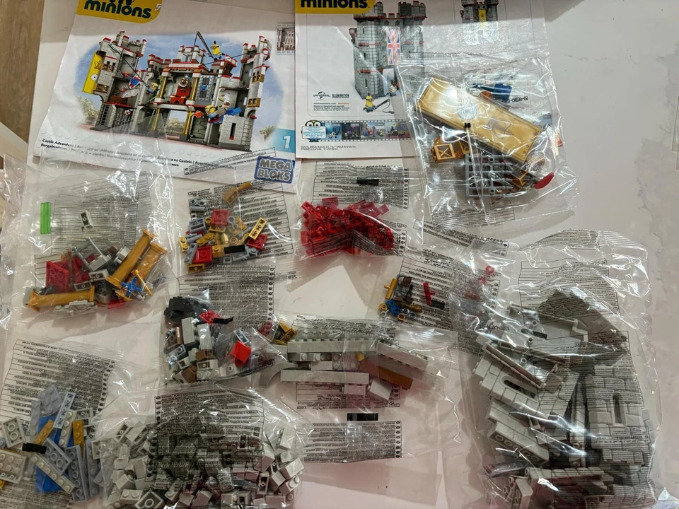 MEGA BLOKS Despicable Me Castle Adventure CNT39 - Image 3 of 4