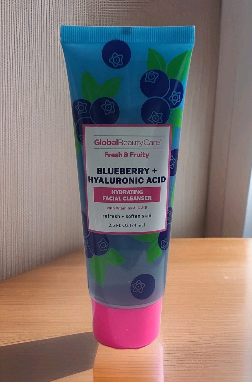 Hydrating Facial Cleanser. Blueberry + Hyaluronic Acid Globa