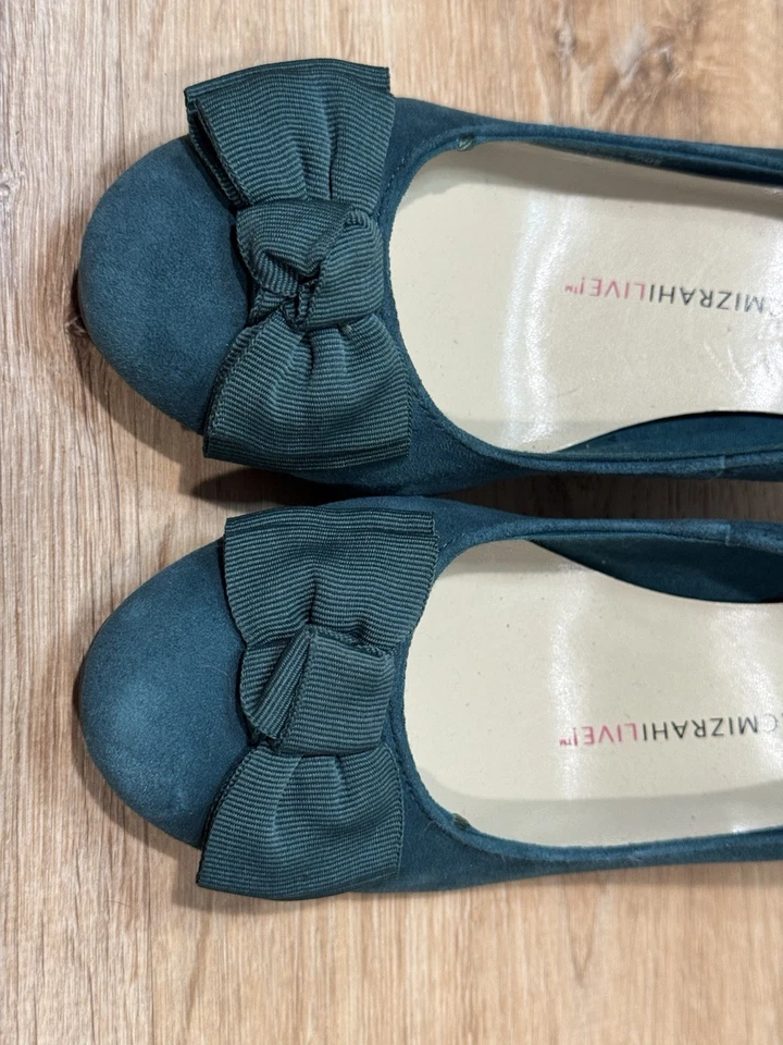 NEW Isaac Mizrahi Green Suede Wedge with Bow Size 7.5 - Image 3 of 4