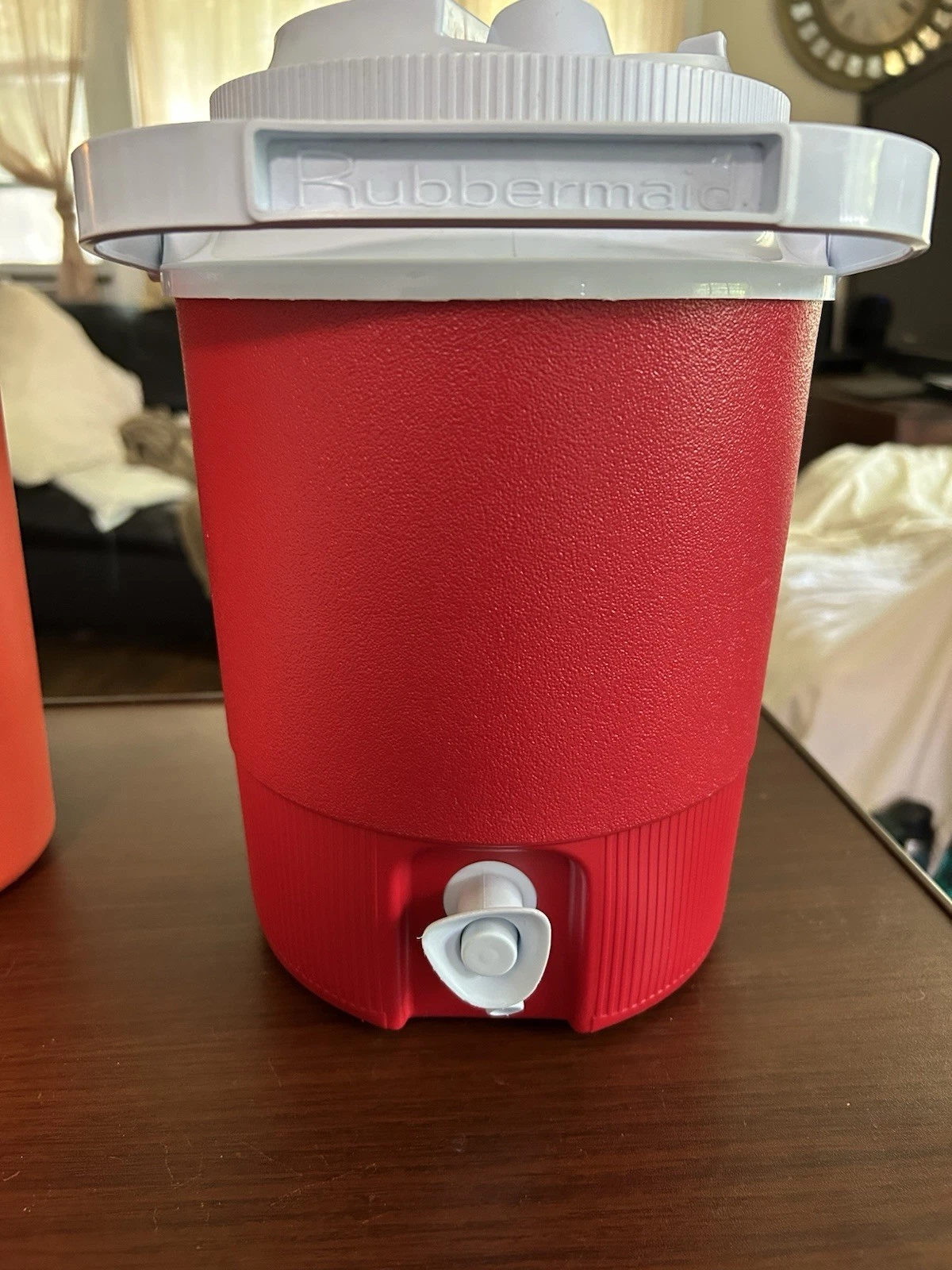 Rubbermaid Gott 1 1/2 Gallon Personal Cold Drink Container.