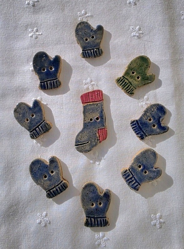 STONEWARE BUTTONS Set of 8 MITTENS & 1 SOCK Handmade 2-HOLE NWOT (FB11)