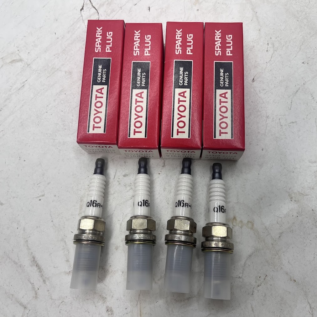 Toyota OEM Spark Plug 90919-01129 Q16R-U11 QTY4  Camry 2.0L 4CYL  OLDNEW