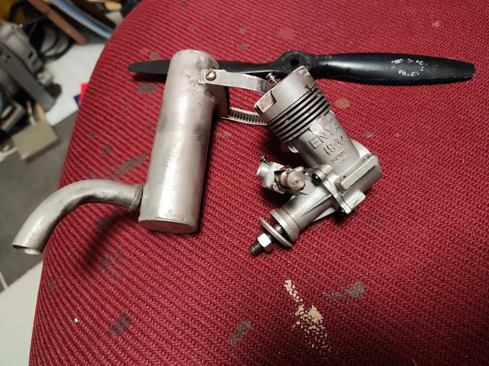 Enya 19 - 3 mit 3,2 ccm inkl. Propeller, Schalldämpfer Top ab 1,-€ - Bild 2 von 4