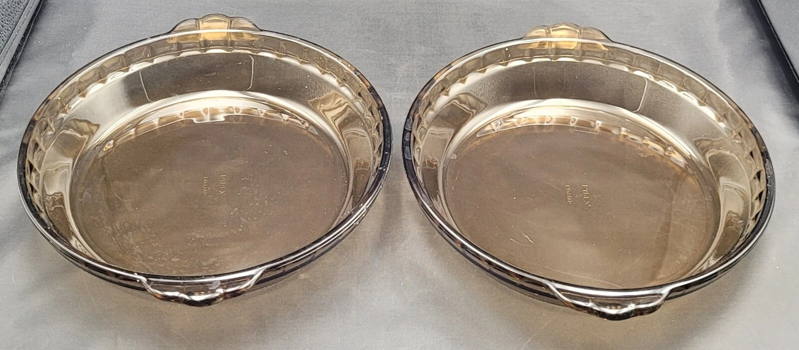 Two vintage Pyrex (made in England) brown pie dishes - 23 cm